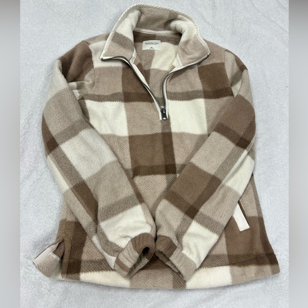 abercrombie fuzzy quarter zip size extra small